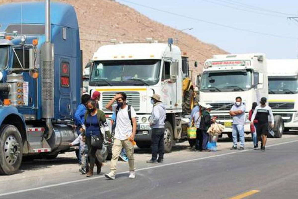 ¿Por qué los transportistas de Perú se han declarado en paro?