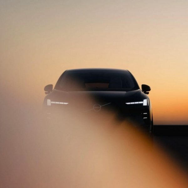 Volvo EX60: La Revolución del SUV Eléctrico con IA para Conducir Mejor