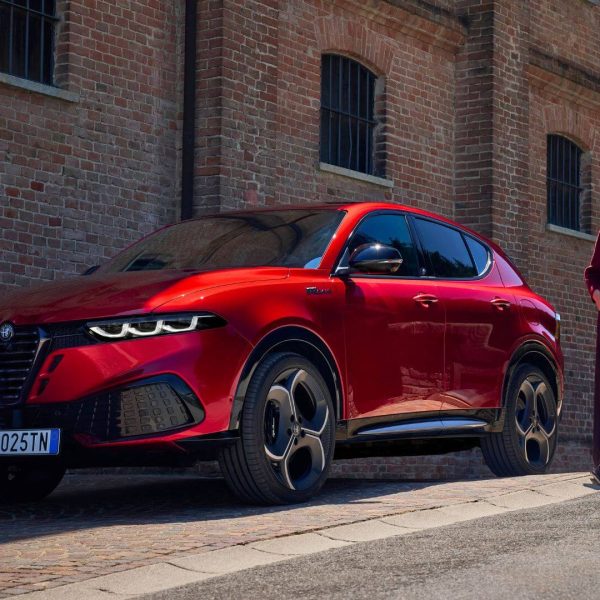 Alfa Romeo Tonale: La Evolución del SUV Premium que Emociona