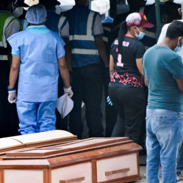 Morgue improvisada: Familias enfrentan la tragedia tras los terremotos